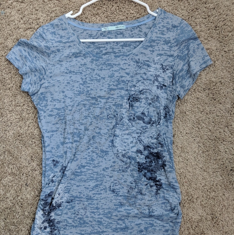 ❇️Maurices - Burnout Tee with Navy Blue Floral❇️